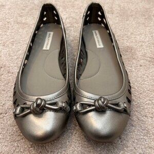 Dana Buchman silver size 8.5 flats (shoes)